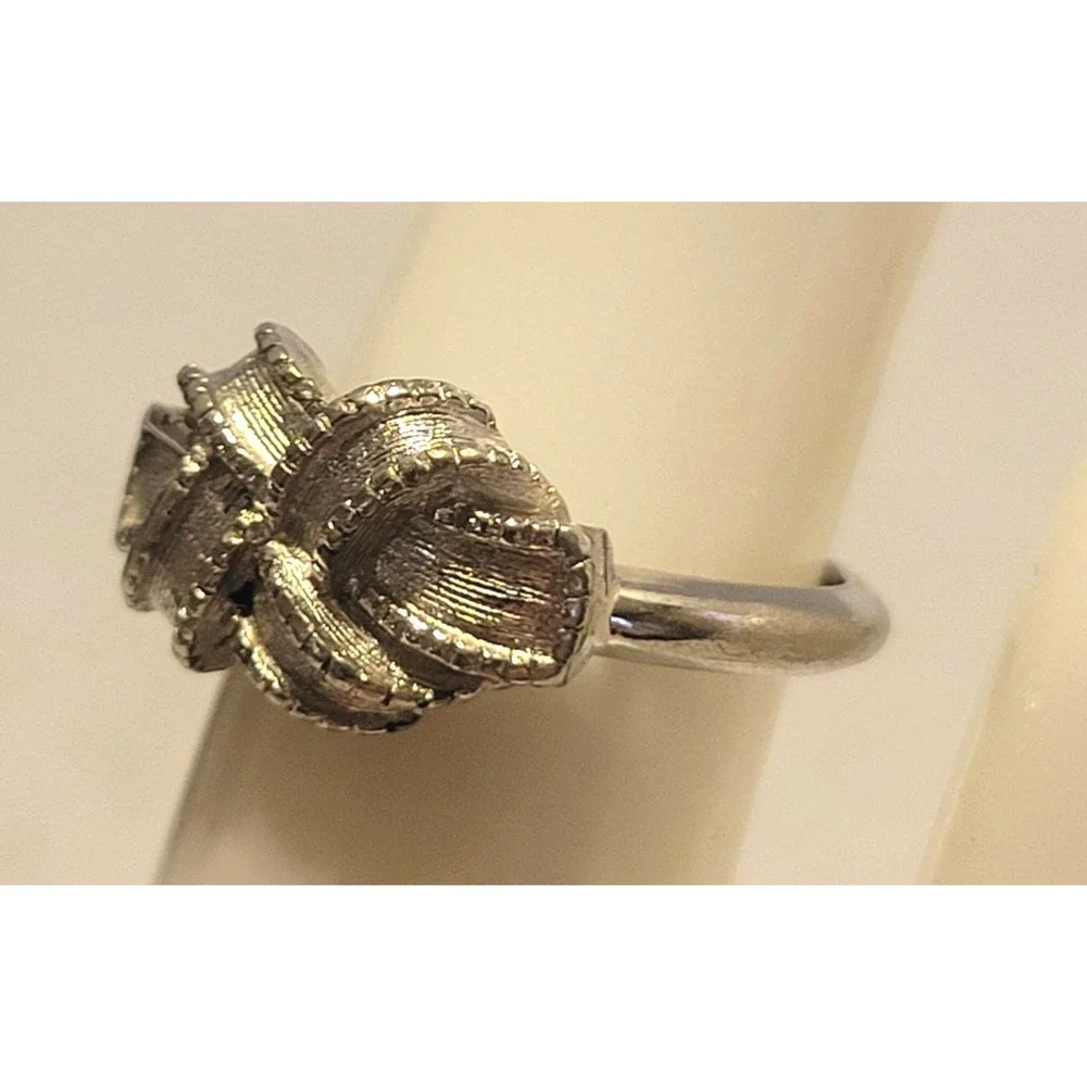 Avon Ring Vtg Textured Ribbon Knot Adjustable Sizer Band Silver Tone Size 5.5